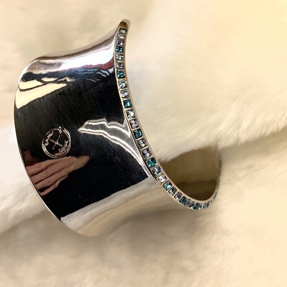 🌸HP 🌸Hand cut topaz & aquamarine Swarovski crystal cuff bracelet - Picture 10 of 11